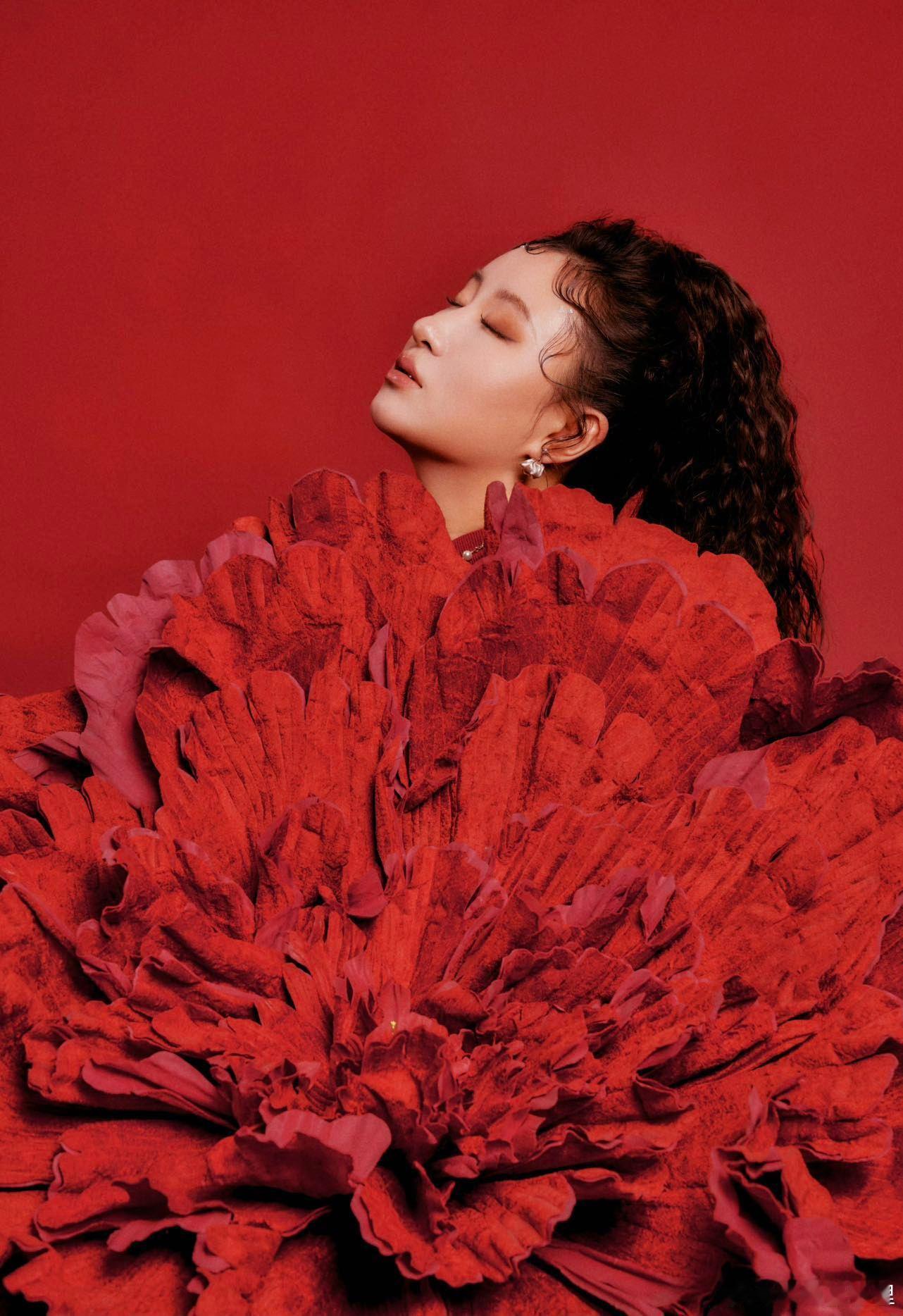 锤娜丽莎回应没参加浪姐 网传名单里的意难平，本人却云淡风轻！i人属性让她避开社交