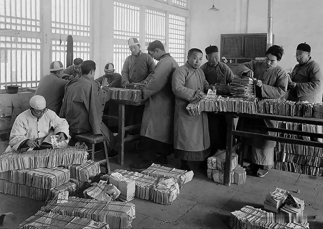 1921年，北洋政府将15万斤、装了8000个麻袋的明清两朝档案，当成废纸作价4