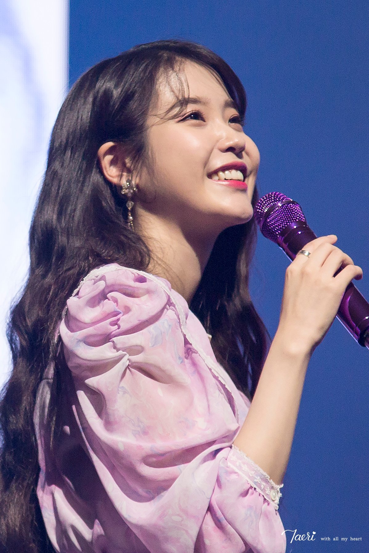 IU[超话]  🐶IU高露洁口腔亮白美学大使 2019年时光机🐥190921