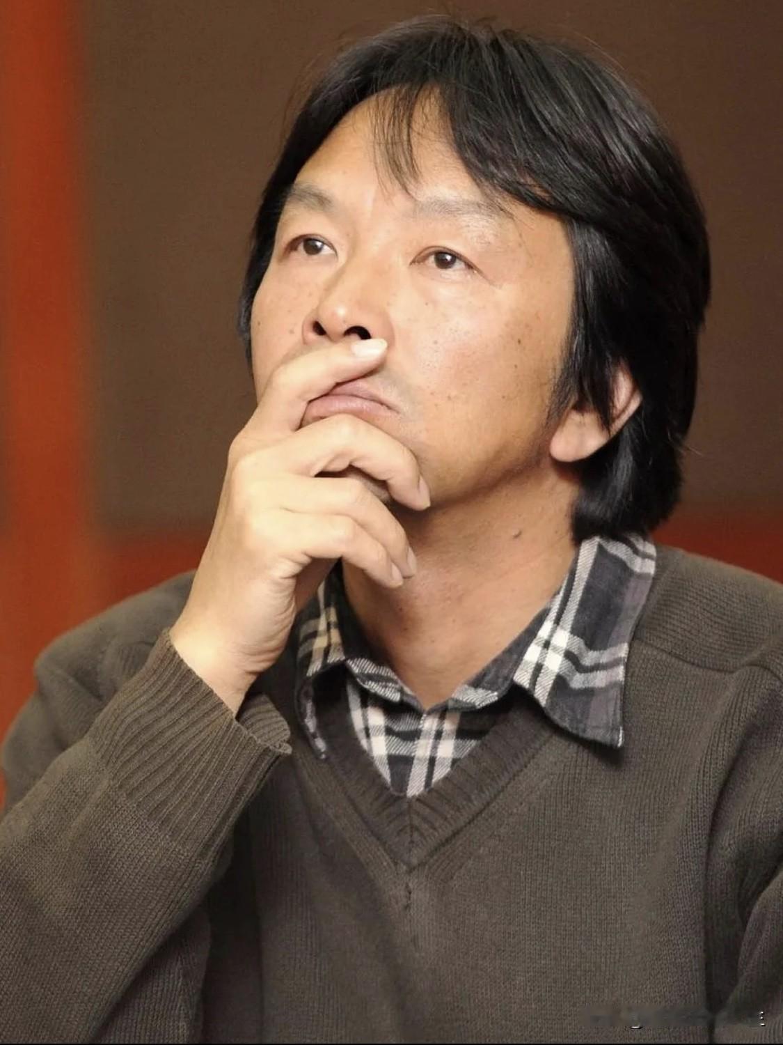 作家刘震云曾说过一句直击人性的话：
“世上最可怕的事，不是坏人说谎，是聪明人把谎