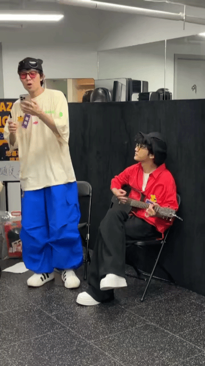 蒋龙张弛弹唱张维伊跳舞 名场面出现了！喜人同框就是双倍快乐，弹唱治愈，跳舞搞笑，