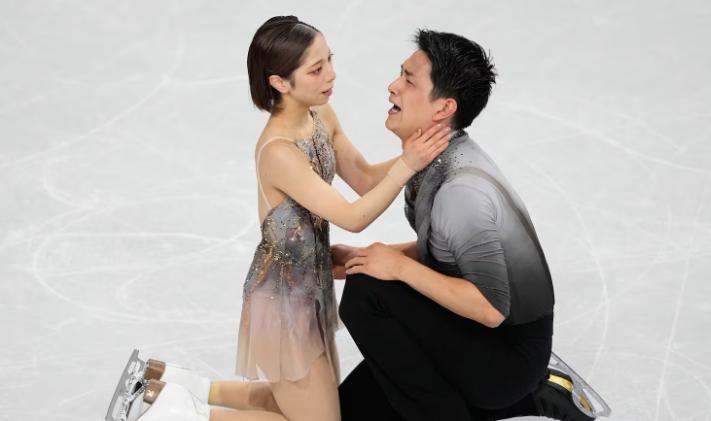 在本届冬奥会双人滑项目上，日本花样滑冰迎来"新篇章"。

一对花样滑冰选手以职业