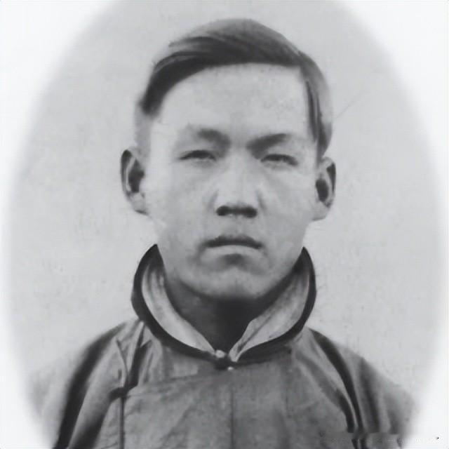 成庆龙
成庆龙（1898年—1932年9月16日）
原名成元佐，曾用名成长奎，山