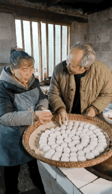 老两口日子能过成这样，才是真正的幸福。