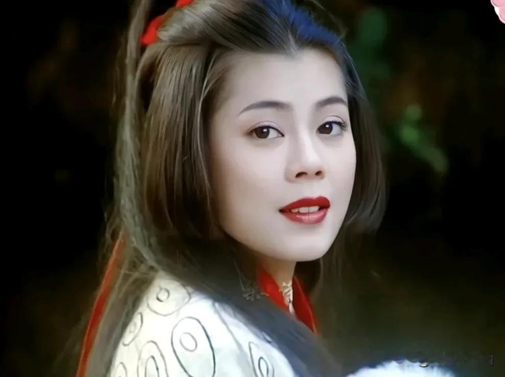 梁佩玲演的任盈盈才符合任大小姐的人设，虽然很多人纠病她不够漂亮不够年轻妆造什么的