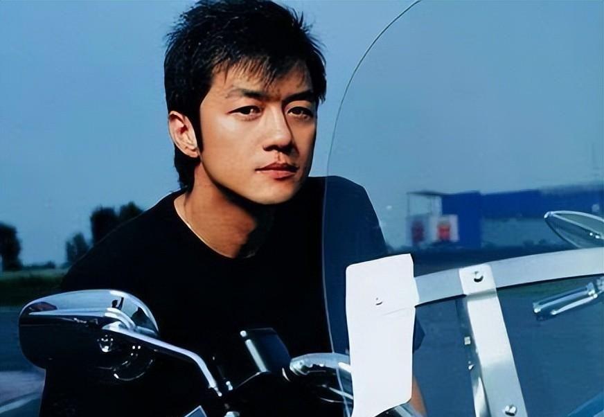 万万没想到，李亚鹏一直欠4.5亿债务的背后，竟有这个不为人知的原因。

导演邀请