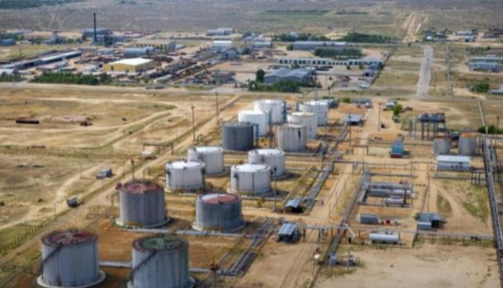 “这回中国绝对是脑子进水了，等着把底裤都赔光吧！”当年，面对中国豪掷50亿美元接