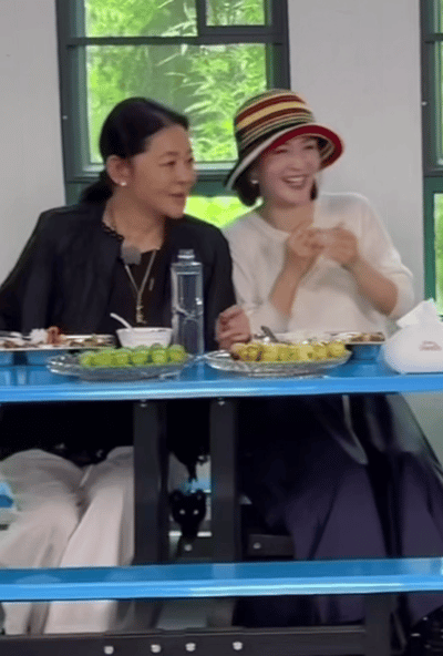 谢娜家双胞胎婴儿车给了撒贝宁家用 有人惠州见撒贝宁、尼格买提录《你好时光》，尼格
