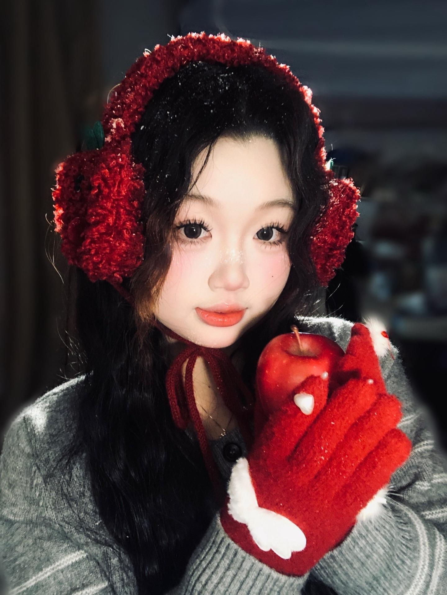 在寝室预制了我的圣诞照片🎄。女大学生