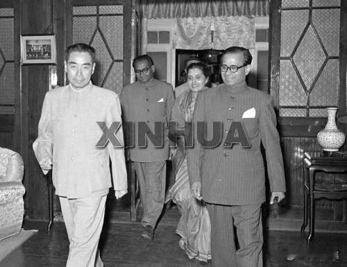 1955年6月16日，印度驻华大使赖嘉文为庆祝中印建交五周年举行招待会，周恩来总
