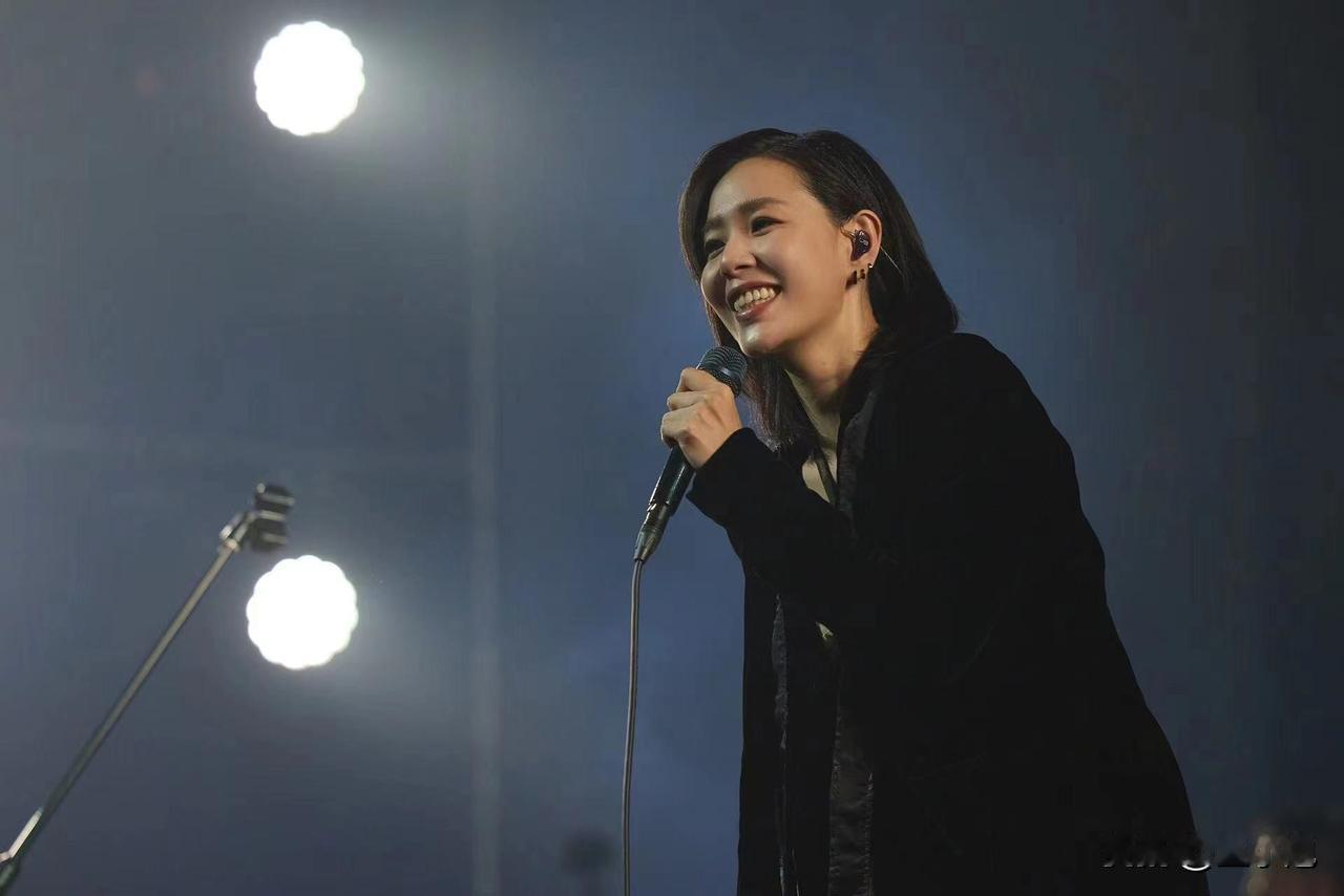 大快人心！安溥成都演唱会恐取消？
继安溥深圳演唱会被取消后，原定于6月22日在成