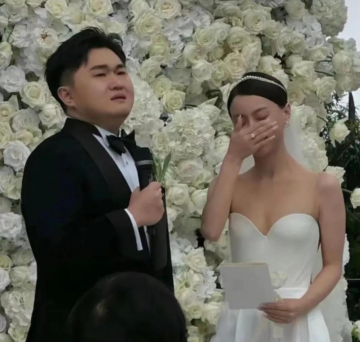 张百乔小雪疑似离婚 此前，张百乔和小雪未一起出席梅尼耶婚礼，网友就曝张百乔辜负了