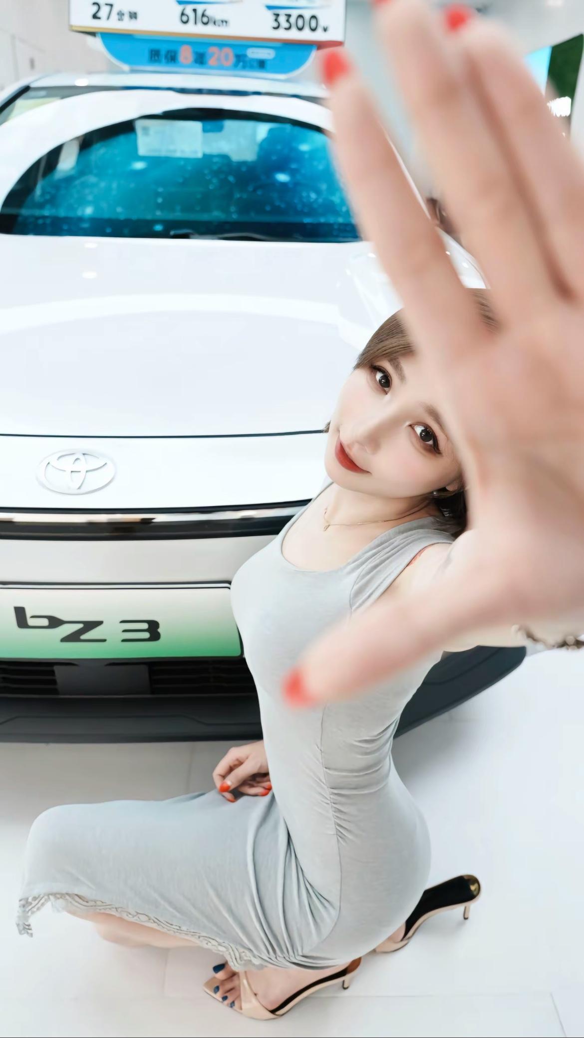 按当前可买的入门价，含bZ3的一汽丰田家轿前三如下：丰田品质B级纯电家轿9.38