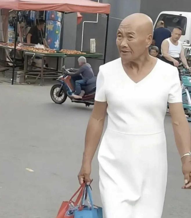 “离大谱！” 山东淄博，72 岁大爷对 “80 后” 男子积怨已久，提前备好女士