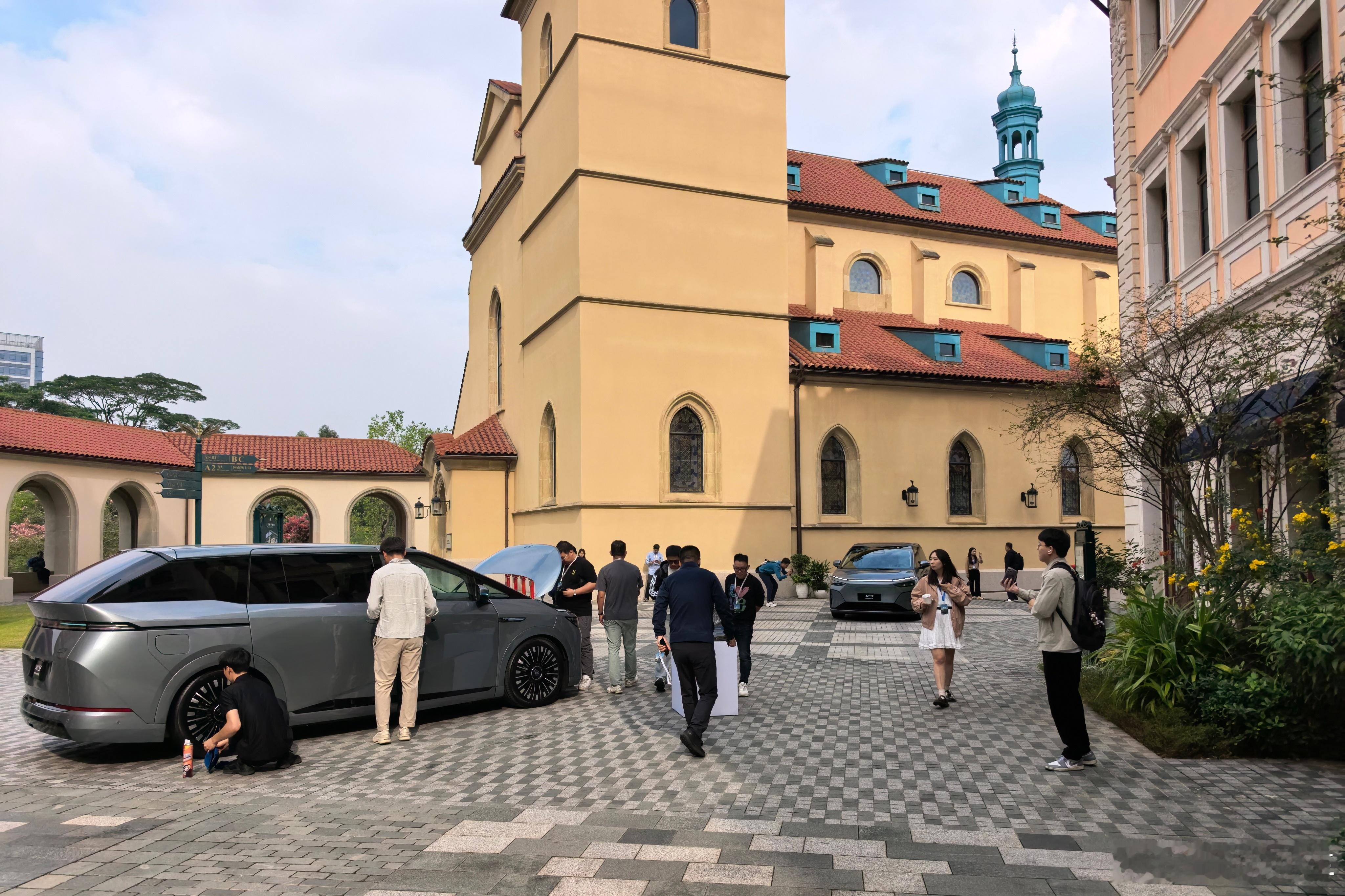 今天又来华为松山湖小镇了——参加小鹏的活动小鹏X9联手华为推出下一代增程发电机