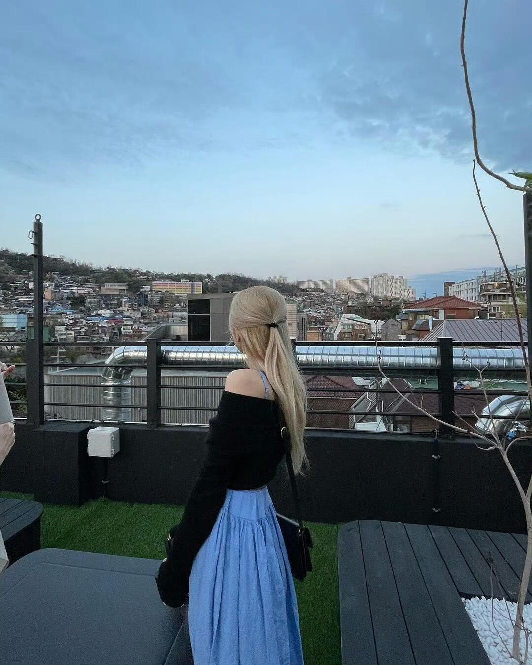 她留给你 是背影 