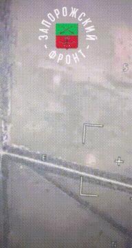 “炸！炸！炸！”7月16日，乌克兰战场扎波罗热州前线，俄罗斯空天军的苏-34投放