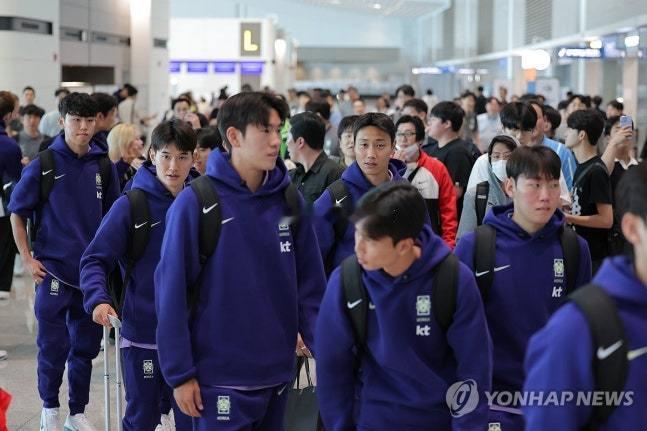 韩国时间5月18日下午5点左右，韩国队第一批以K联赛球员为主的12名球员及教练组