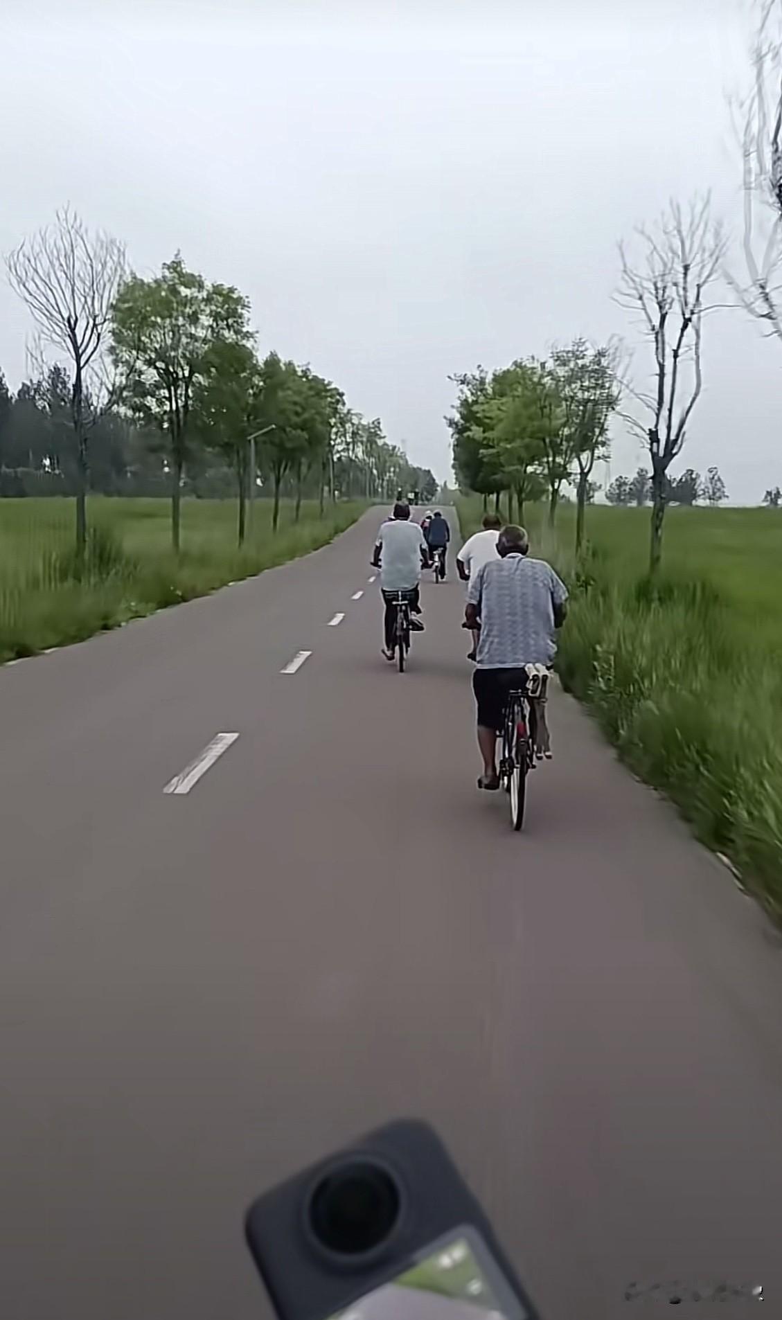 思考再三，终于还是决定加入骑行圈了，前面都是给我破风的骑友骑行