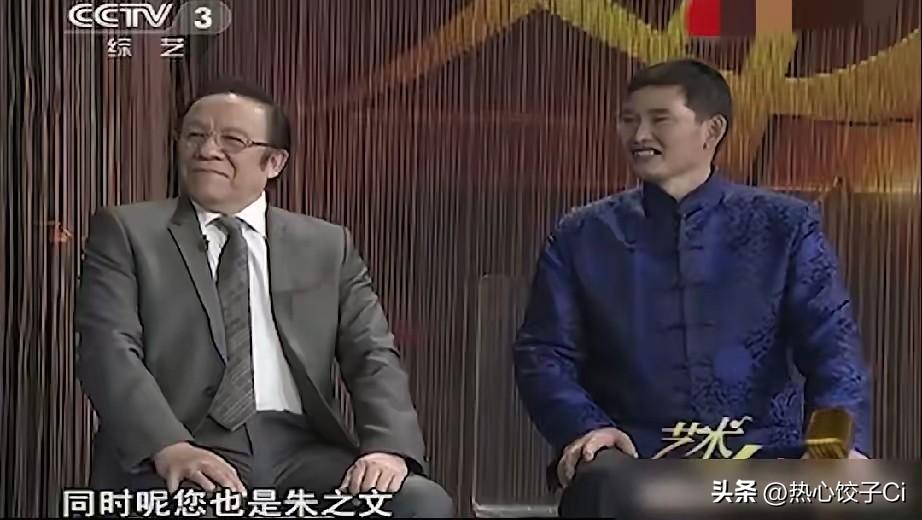 歌唱家杨洪基说，你比如说那个朱之文，大衣哥，你那么夸他，你老说他好，我说你要从哪