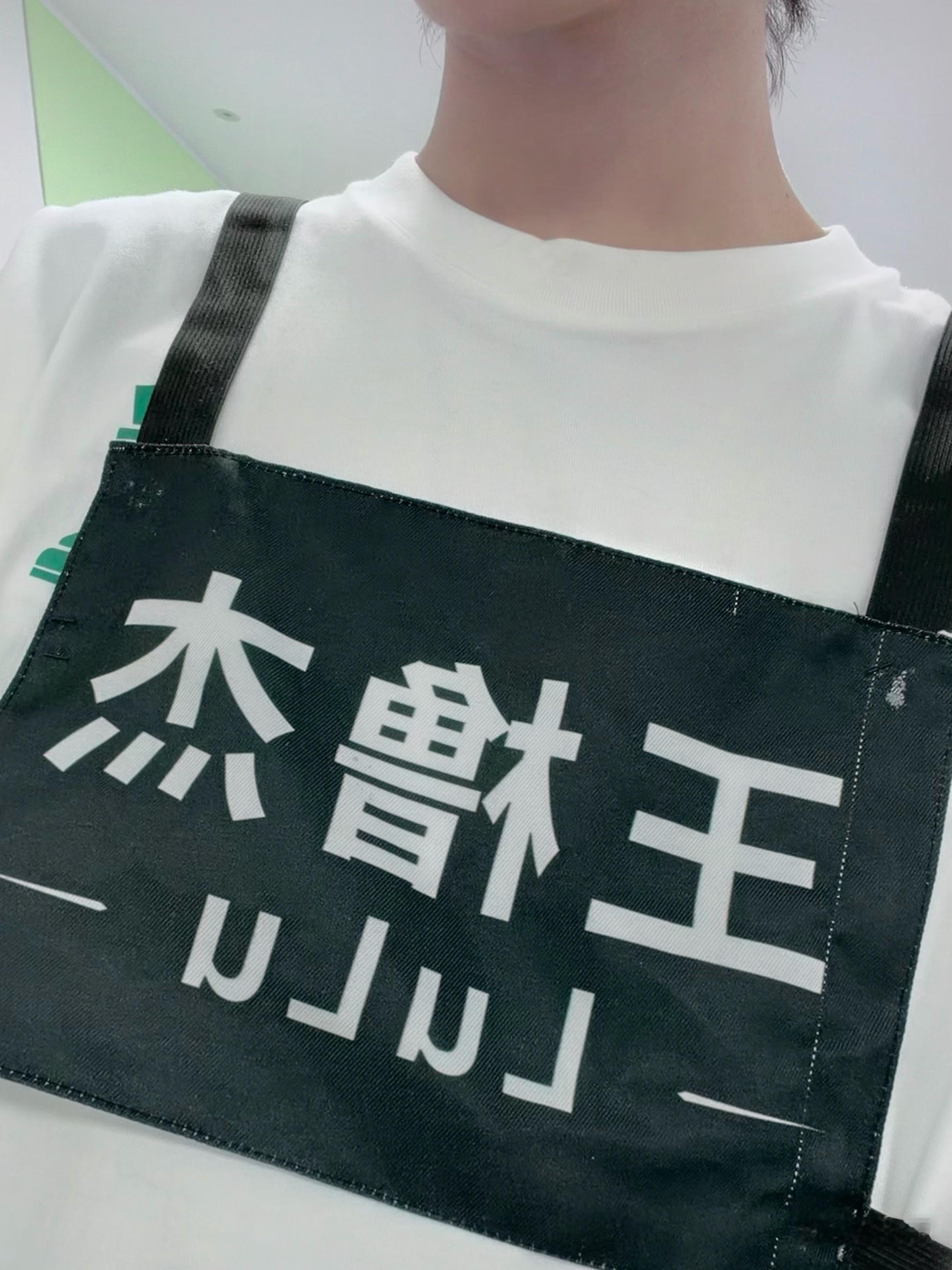 我天哪 我才反应过来 这个视角是不是拥抱 他是不是想抱抱我们🥺🥹 