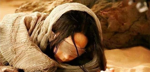 清末民初，广东一带盛产一种对女性极具摧残的职业——瞽妓，就是盲人妓女，这些妓女不