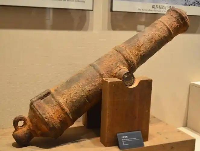1631年,后金炮兵第一次开了火,轰击城墙敌台,取得实战战果,祖大寿降了。

这