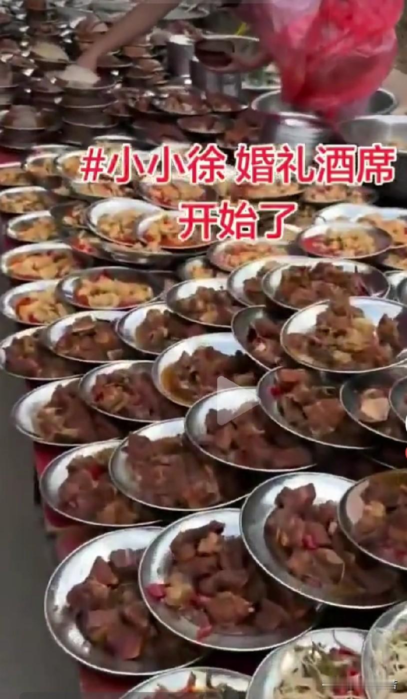 众人拾柴火焰高，帮忙助力靠大家。最忙的应该是厨师了，估计他们也没见过这么大的排场