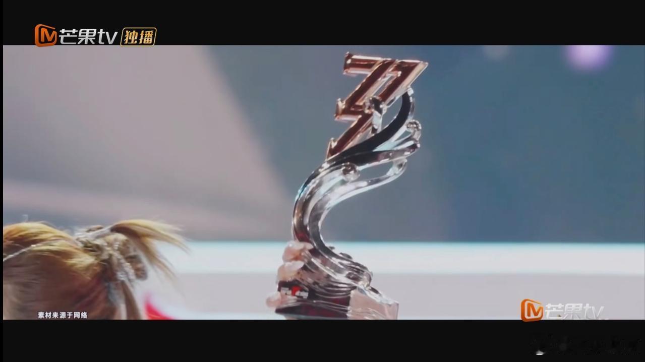 【奖杯】浪你看看人家越浪的奖杯，麻烦检讨一下那个乱七八糟造型或者像塑料玩具的奖杯
