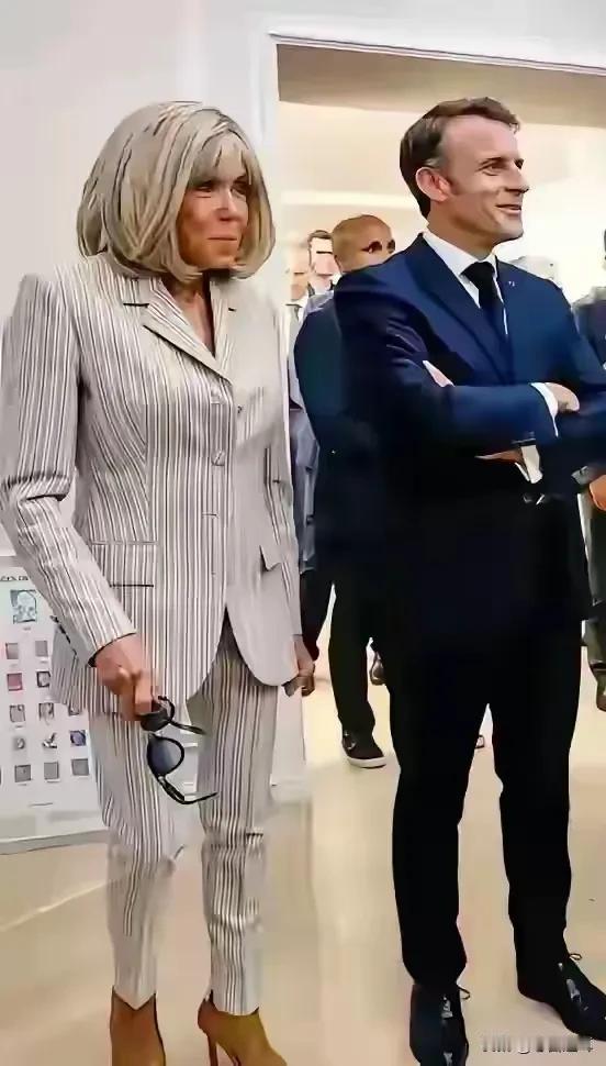 这个男的认识，女的是谁？他们什么关系？求解？