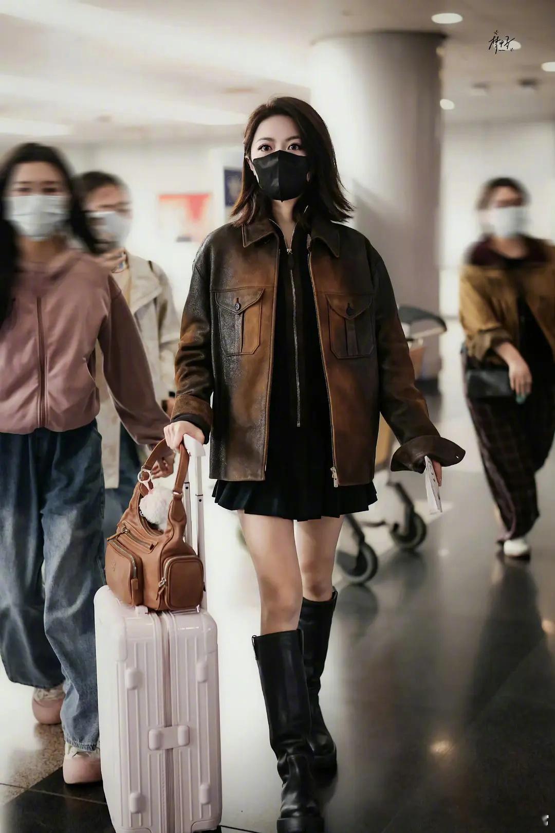赵今麦、刘浩存、张元英、Ella 中韩女明星巴黎时装周miumiu大秀出发图 ​