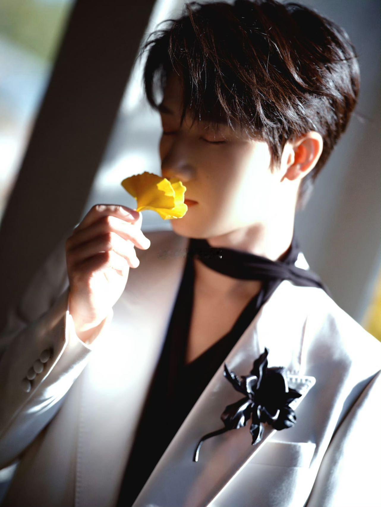 当电竞场上的灵动九尾，遇见音乐里温柔吟唱的敦豪，这场意外的