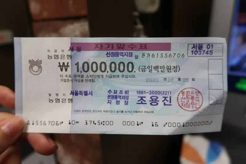 最近，19岁女孩挪用1700万打赏主播这事闹得沸沸扬扬。女孩辍学后当出纳，从20
