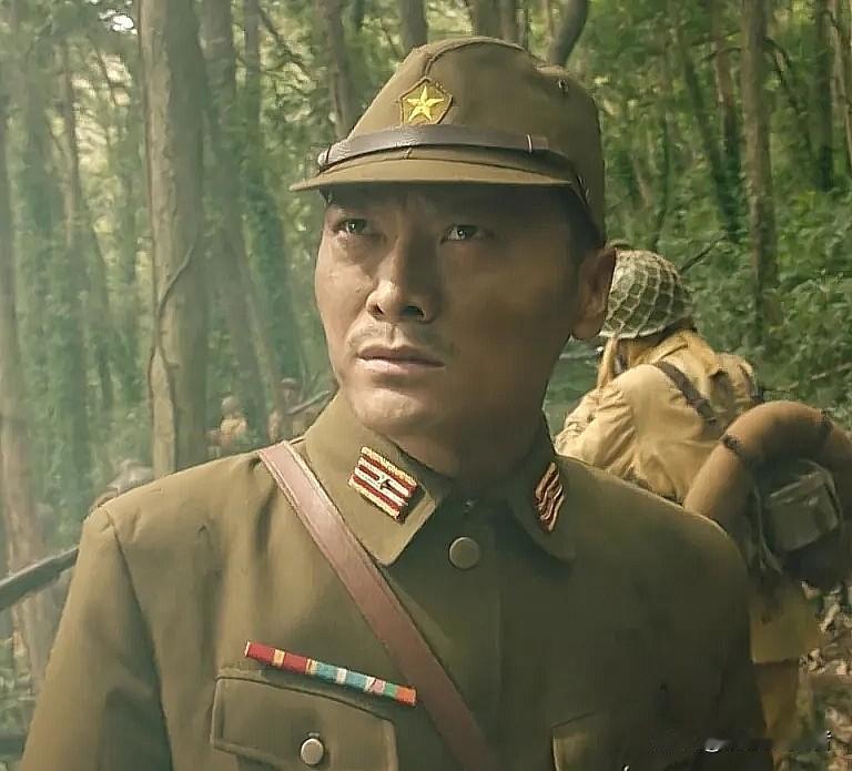 1942 年，一鬼子少佐当着一武林高手的面，一刀砍死了他的妻子。不料，这位高手非