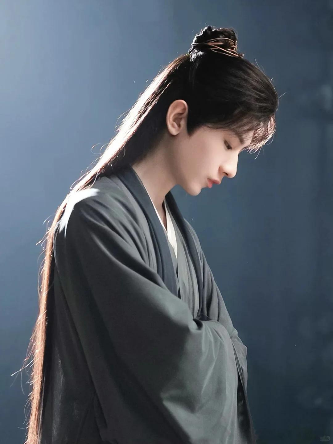 成毅神图，拿图吱一声[微笑R][飞吻R]，祝毅哥越来越好。成毅神图[话题]祝成毅