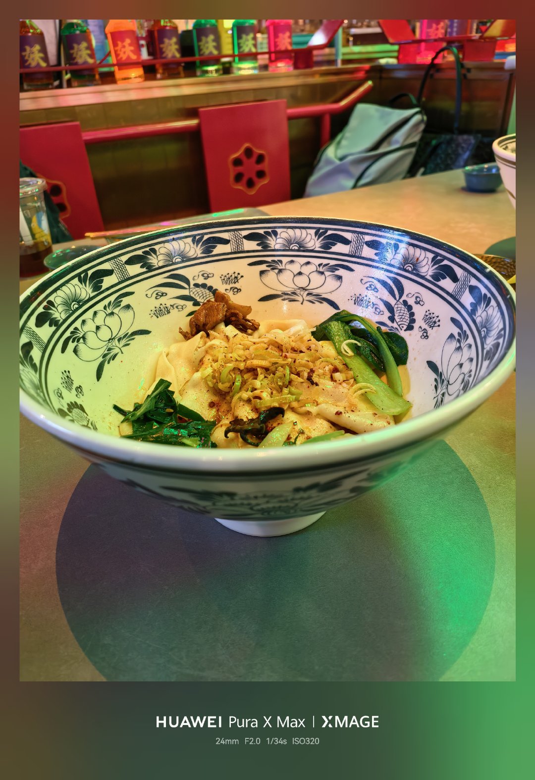 吃午饭了，这大碗的𰻝𰻝面，带劲儿噻