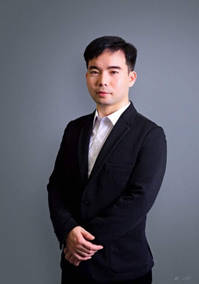 一个斯坦福博士决定做机器人时代的「台积电+富士康」