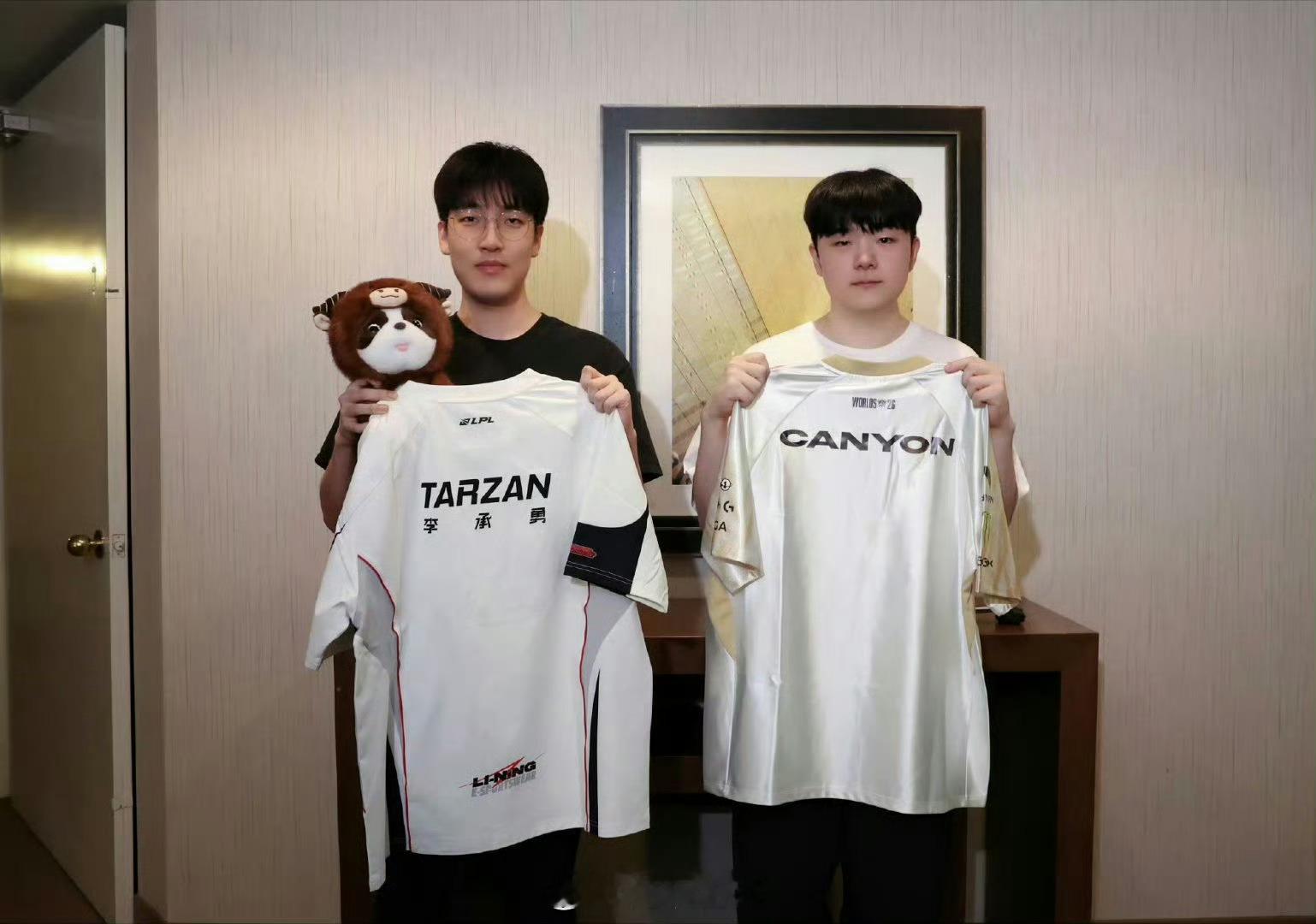 AL和GEN交换队服 Tarzan和Canyon交换队服🈶tarzan和can