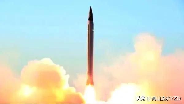 伊朗真的拼命了，因为再不拼命就没命了。

美以发起攻击后，伊朗迅速予以回击，弹道