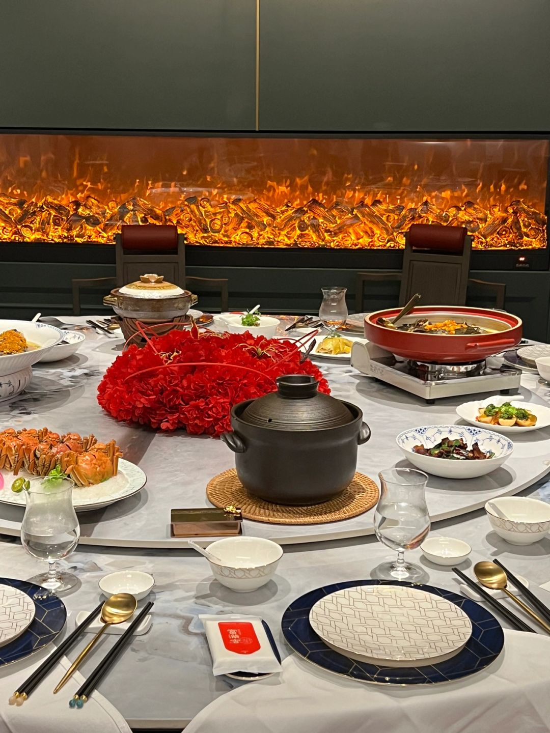 它唯一的缺点：在西湖边。。。。