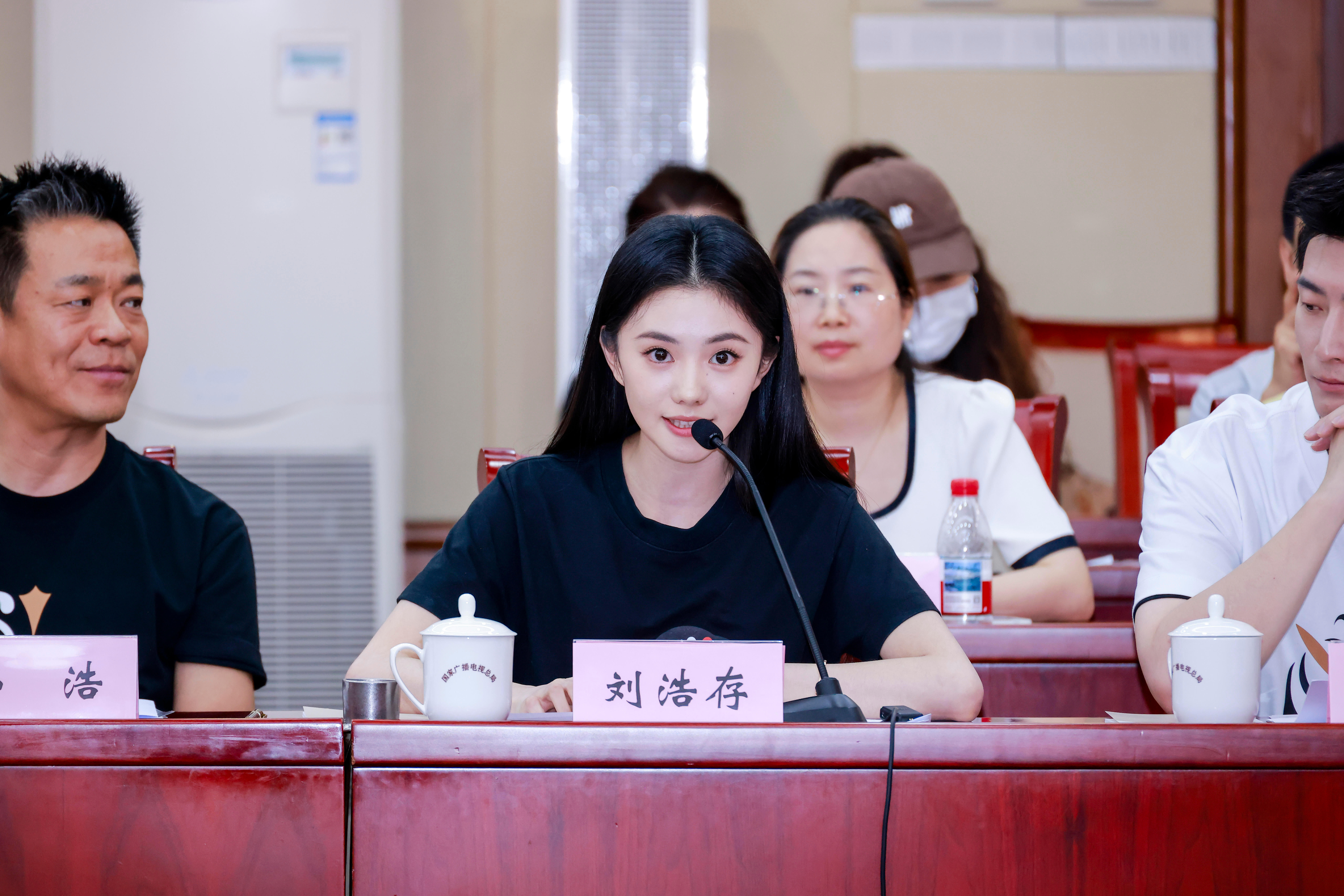 俊美 