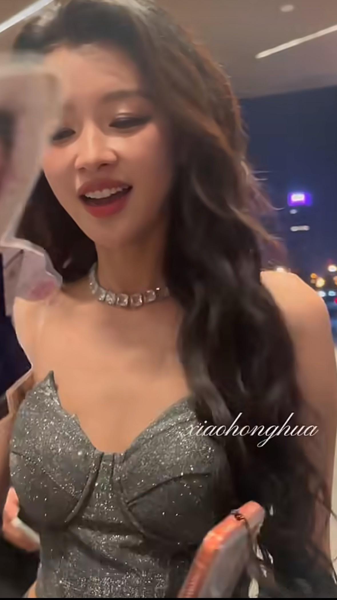 孙怡 幼态脸高妹最气人的不是孙怡又高又瘦，而是她说“至今没发现长得高的坏处”，好