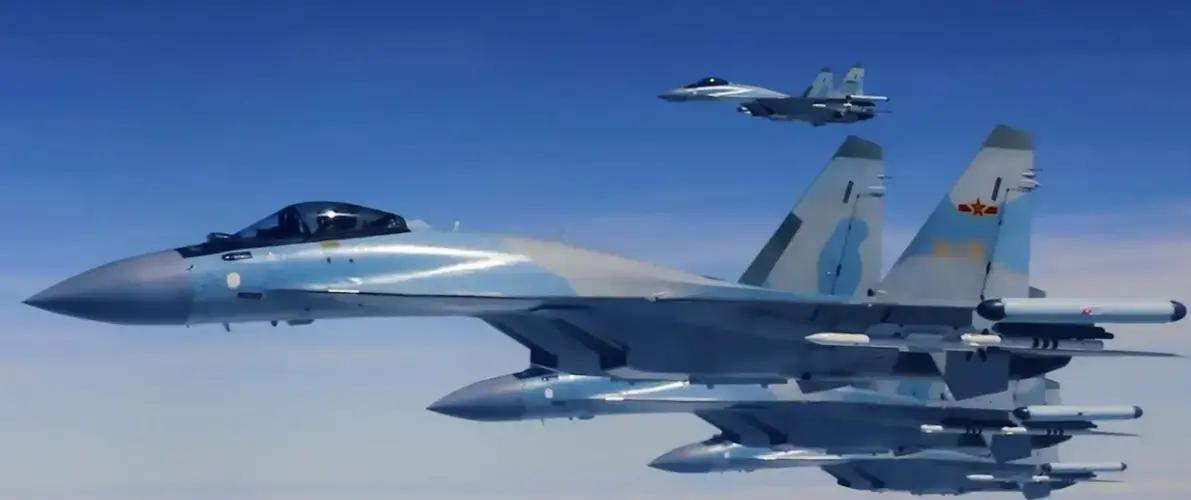 大家伙儿最近可能看到了，空军大学里，学员们上课用的教具，竟然是歼11A战机！这可