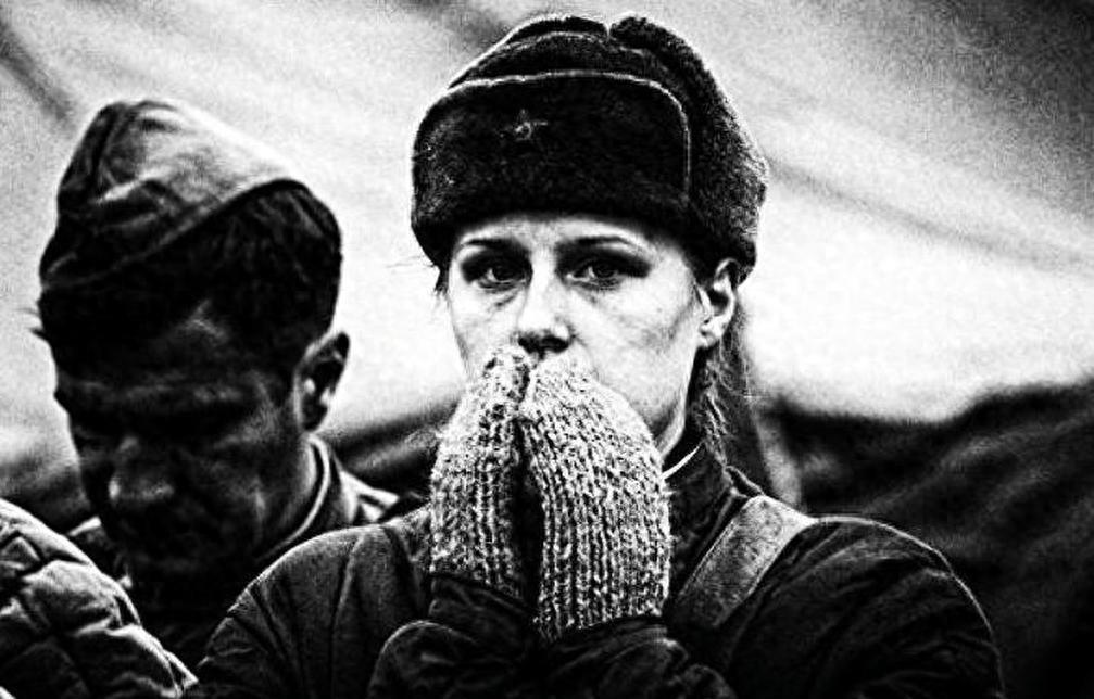1941年，苏联两名女兵被德国俘虏后，女军医遭遇惨痛暴行，令人痛心！
1941年