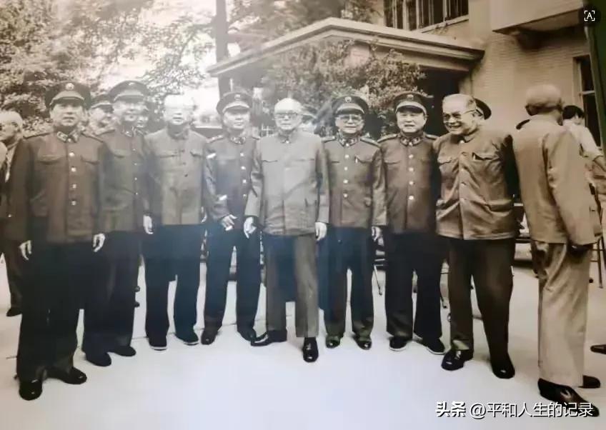 1988年6月2日，原红四方面军的老战友们，秦基伟将军，陈锡联将军，刘华清将军，