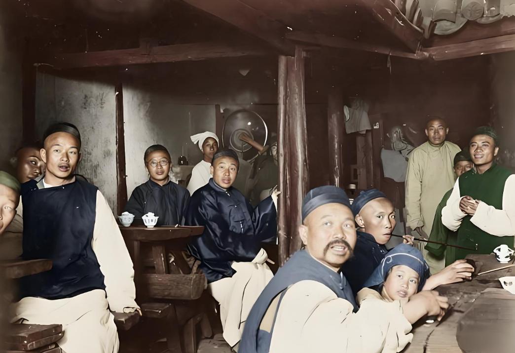 梁启超在1900年写下那篇振聋发聩的《中国积弱溯源论》时，将他所见的中国人劣根性