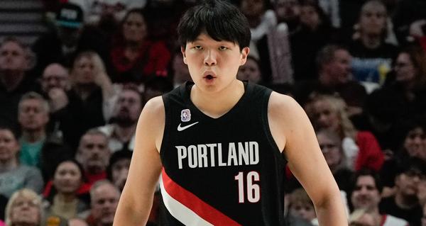 NBA在周三宣布，对波特兰开拓者处以10万美元罚款，并对两名球队高管进行停薪停职