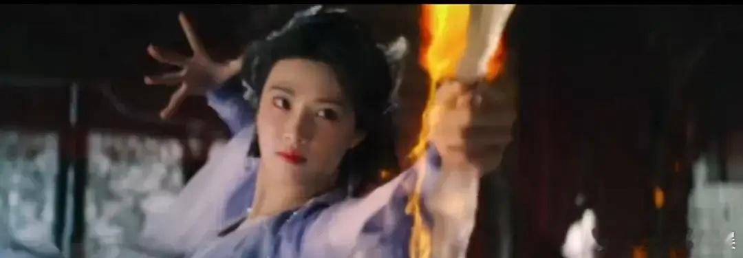 卢昱晓这怎么水肿成这个样子 