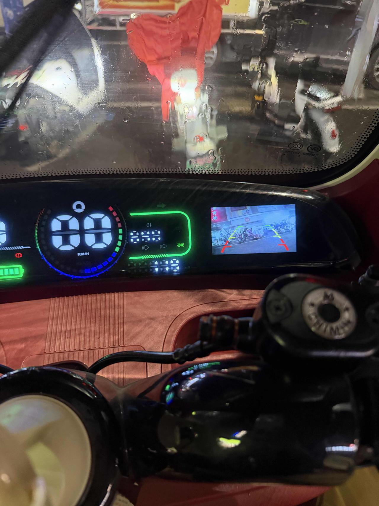 5000块钱的电三轮，都有倒车影像，虽然是低清的[捂脸]