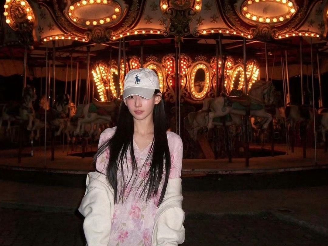 小巧精致的轮廓在黑夜里闪闪发光💖（ig：yoonjiiii ​​​